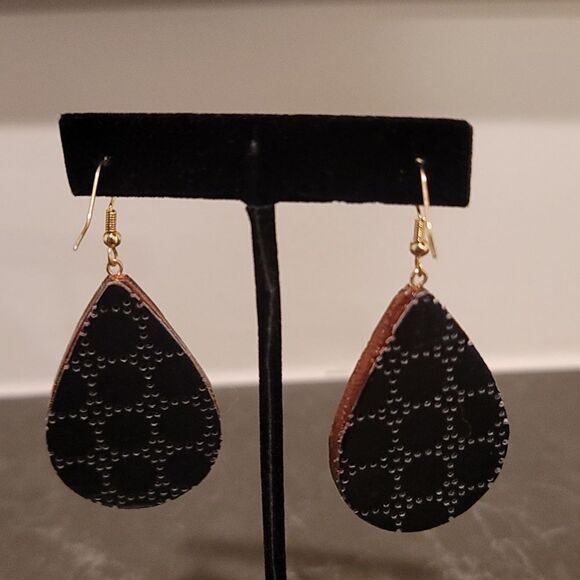 BRAND NEW MUDD BOHEMIAN WOOD TEARDROP DANGLE EARRINGS 2.25" STATEMENT  E… - Picture 4 of 9